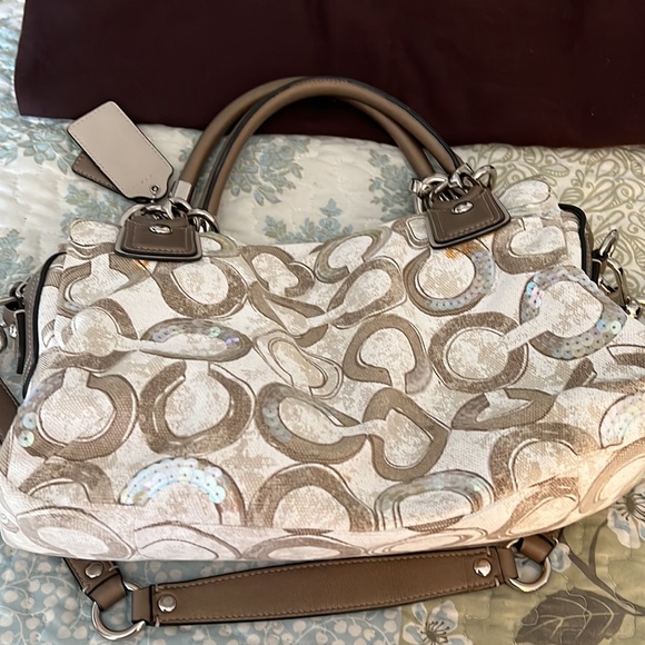 Purse - Picture 2 of 6